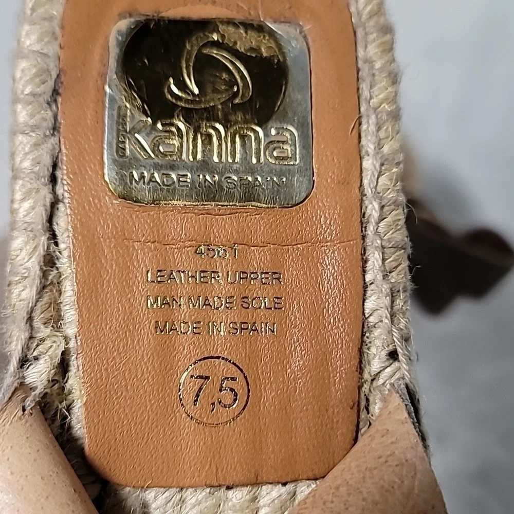 💦Kanna  taupe suede wedge buckle sandal